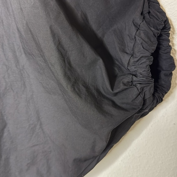 St. Mark’s black top with elastic sleeves - Picture 3 of 3